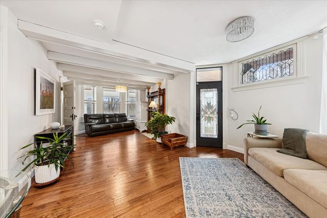 2720 Edina Boulevard, Zion, IL 60099