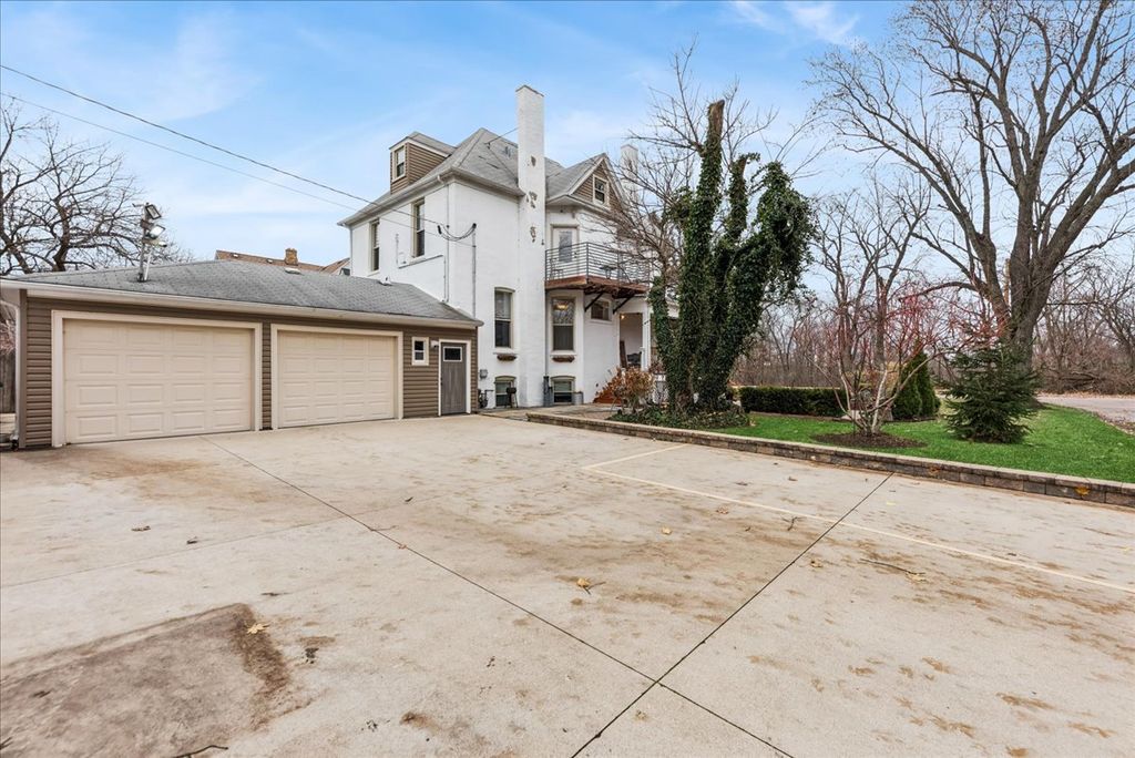 2720 Edina Boulevard, Zion, IL 60099