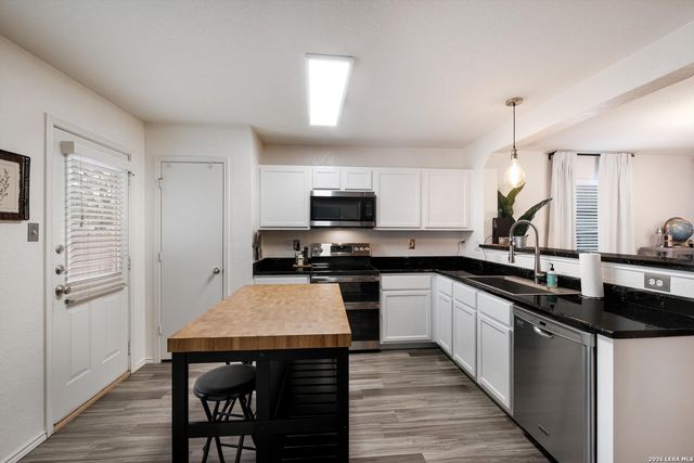 8111 Running Hollow, Selma, TX 78154