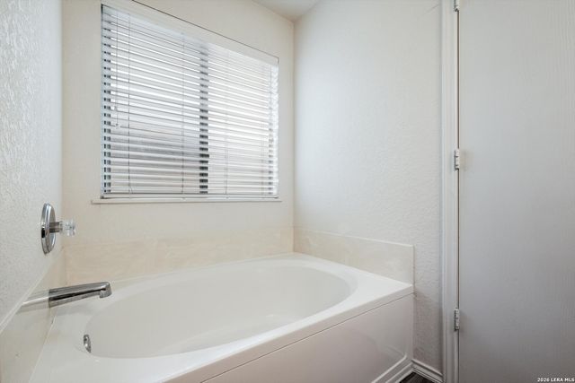 8111 Running Hollow, Selma, TX 78154