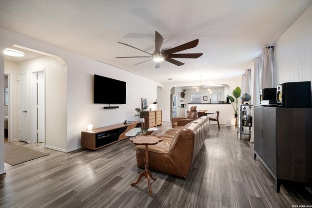 8111 Running Hollow, Selma, TX 78154