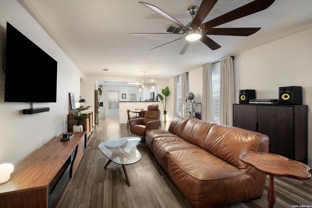 8111 Running Hollow, Selma, TX 78154