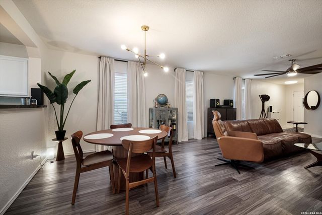 8111 Running Hollow, Selma, TX 78154