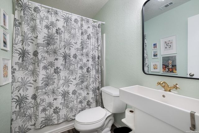 8111 Running Hollow, Selma, TX 78154