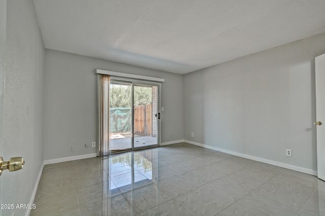 406 S TERRY Lane, Tempe, AZ 85281