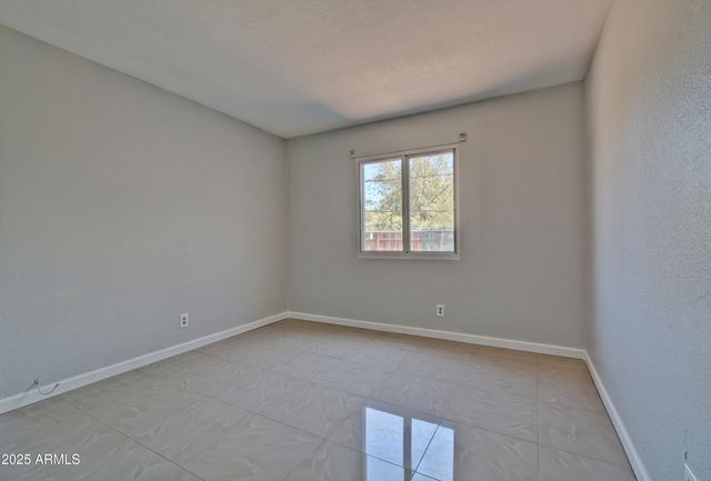 406 S TERRY Lane, Tempe, AZ 85281