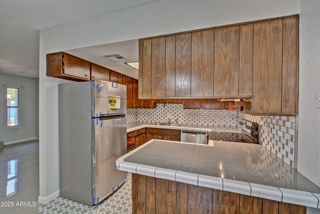 406 S TERRY Lane, Tempe, AZ 85281