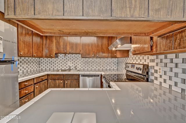 406 S TERRY Lane, Tempe, AZ 85281