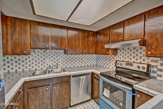 406 S TERRY Lane, Tempe, AZ 85281