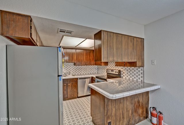 406 S TERRY Lane, Tempe, AZ 85281