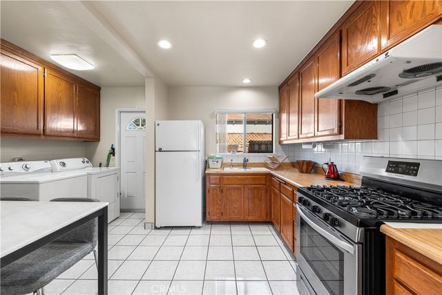 5431 Cartwright, North Hollywood, CA 91601