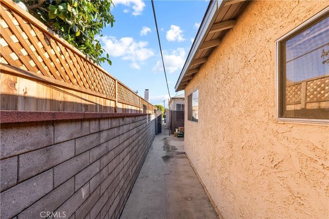 5431 Cartwright, North Hollywood, CA 91601