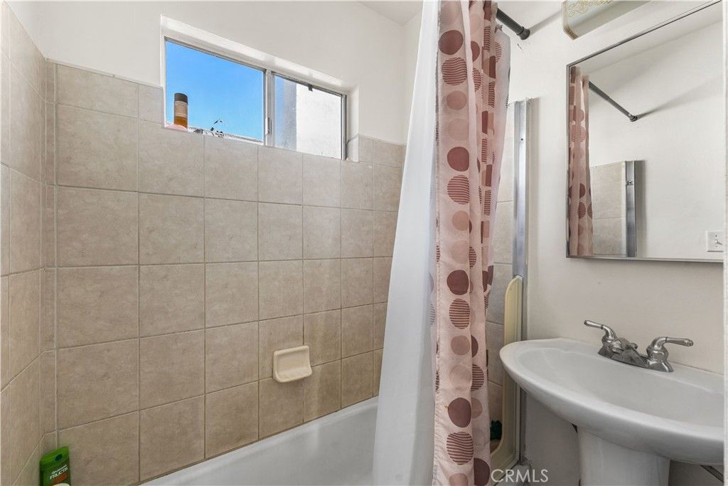 Image 12 of property listing at 5431 Cartwright, North Hollywood, CA 91601