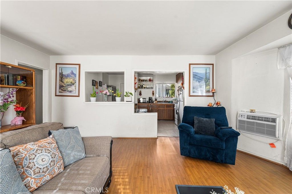 Image 5 of property listing at 5431 Cartwright, North Hollywood, CA 91601