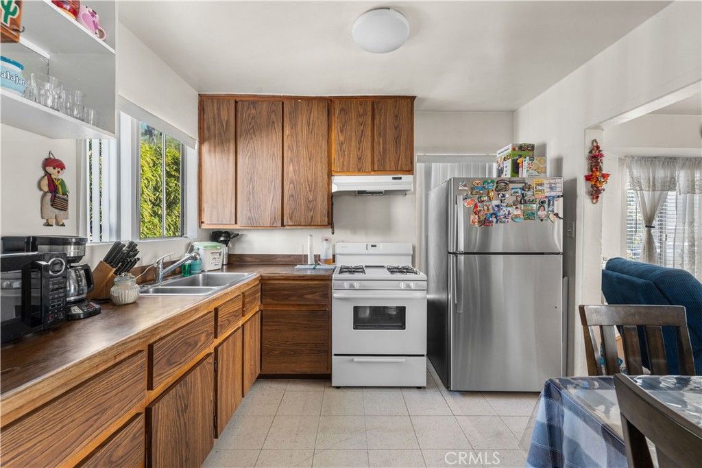 Image 7 of property listing at 5431 Cartwright, North Hollywood, CA 91601