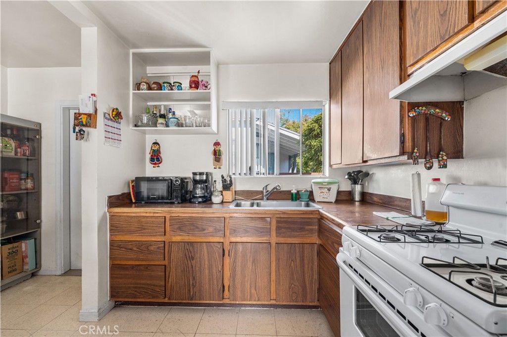 Image 8 of property listing at 5431 Cartwright, North Hollywood, CA 91601