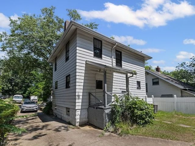 577 Eastland Avenue, Akron, OH 44305
