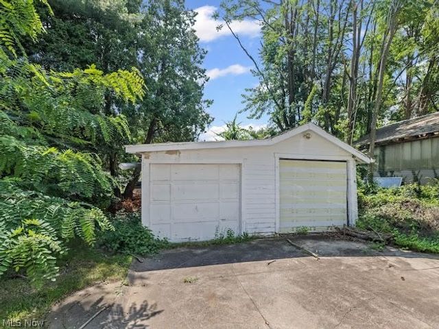 577 Eastland Avenue, Akron, OH 44305