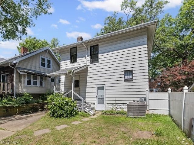 577 Eastland Avenue, Akron, OH 44305