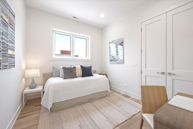 2129 N Damen Avenue 3S, Chicago, IL 60647