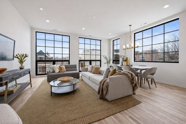 2129 N Damen Avenue 3S, Chicago, IL 60647