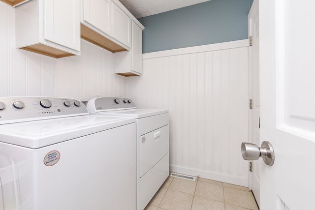 3304 Barrington Road, Bloomington, IL 61704