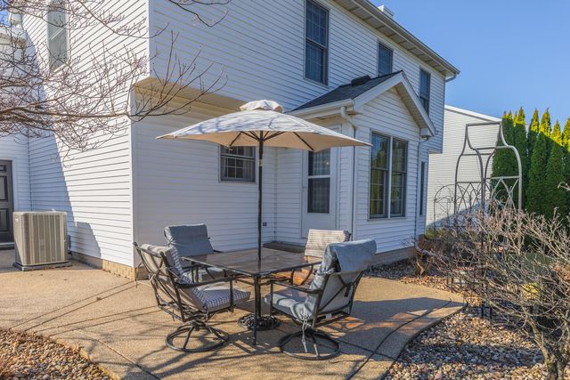 3304 Barrington Road, Bloomington, IL 61704