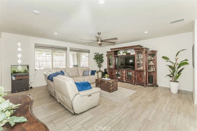 877 Treasure Hills, Madera, CA 93636
