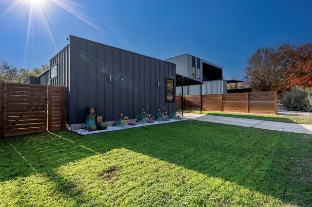 7525 Delafield LN B, Austin, TX 78752