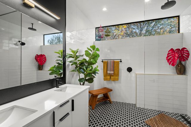 7525 Delafield LN B, Austin, TX 78752