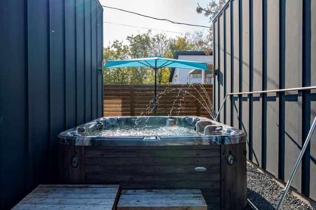 7525 Delafield LN B, Austin, TX 78752