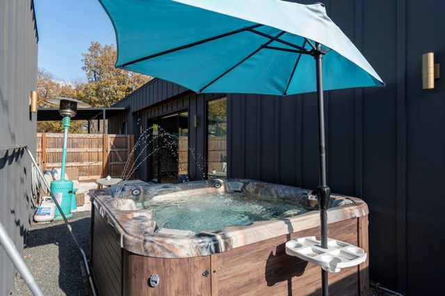 7525 Delafield LN B, Austin, TX 78752