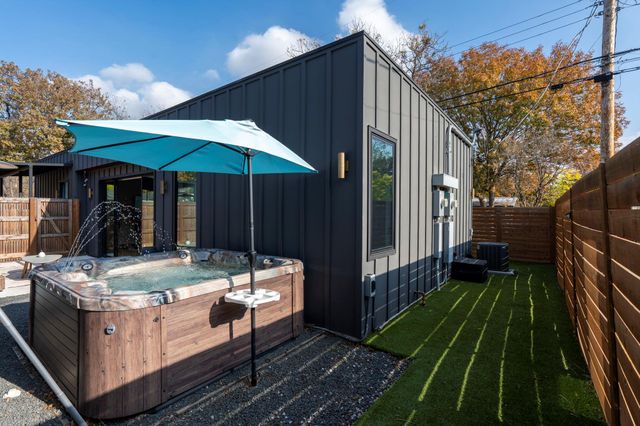 7525 Delafield LN B, Austin, TX 78752