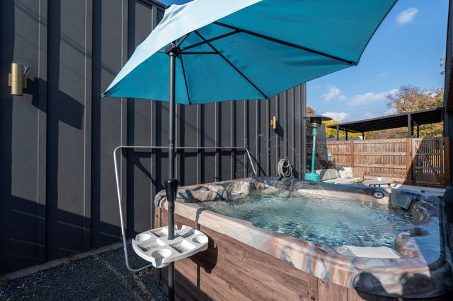 7525 Delafield LN B, Austin, TX 78752