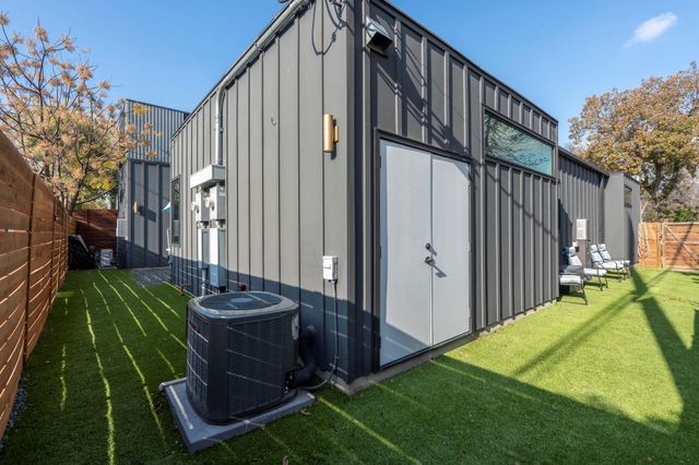 7525 Delafield LN B, Austin, TX 78752