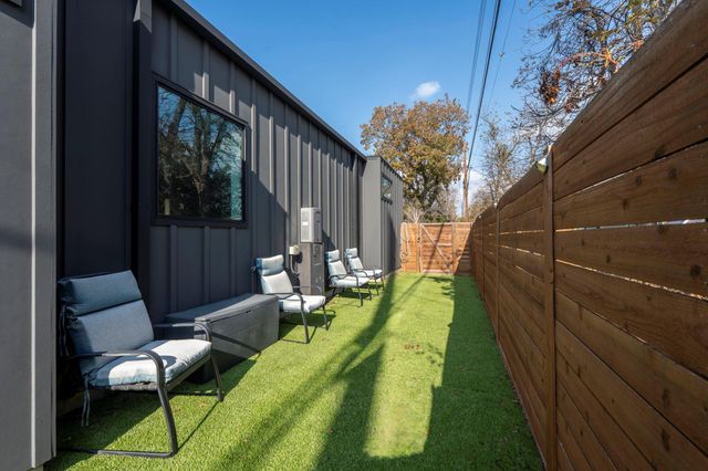 7525 Delafield LN B, Austin, TX 78752