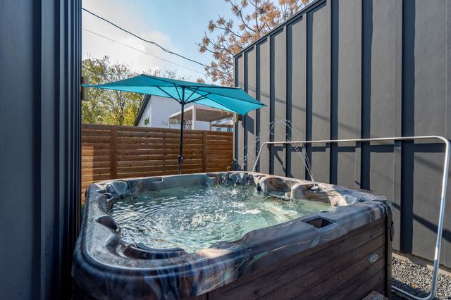 7525 Delafield LN B, Austin, TX 78752