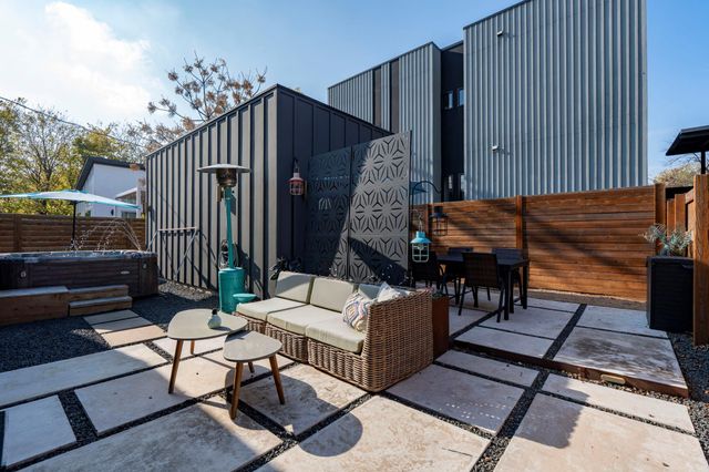 7525 Delafield LN B, Austin, TX 78752