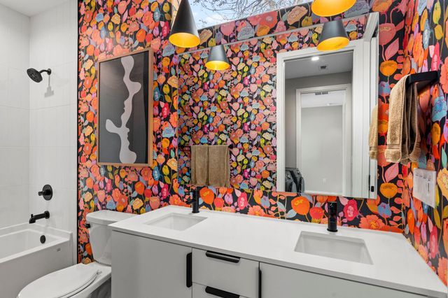 7525 Delafield LN B, Austin, TX 78752