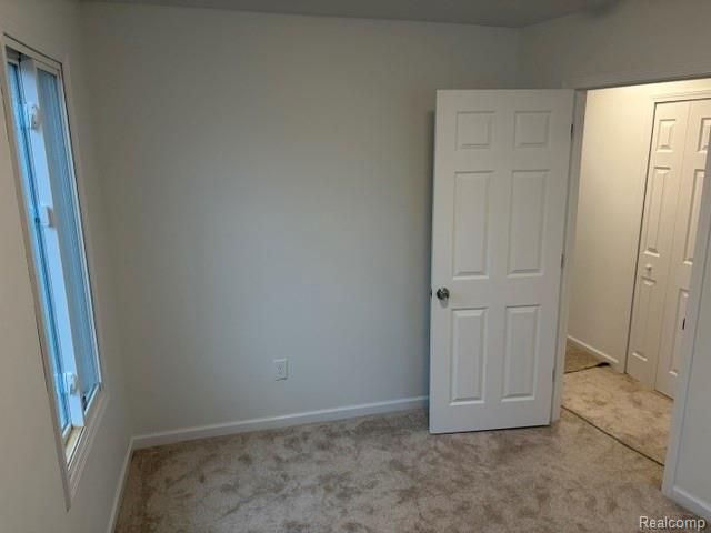 76 E Kalama Avenue, Madison Heights, MI 48071