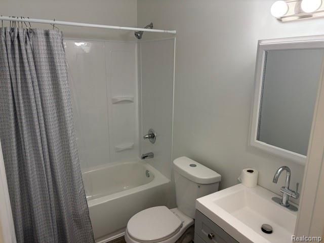 76 E Kalama Avenue, Madison Heights, MI 48071