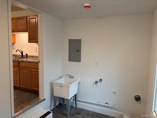 76 E Kalama Avenue, Madison Heights, MI 48071