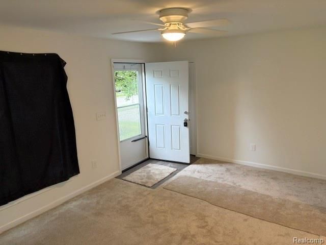 76 E Kalama Avenue, Madison Heights, MI 48071
