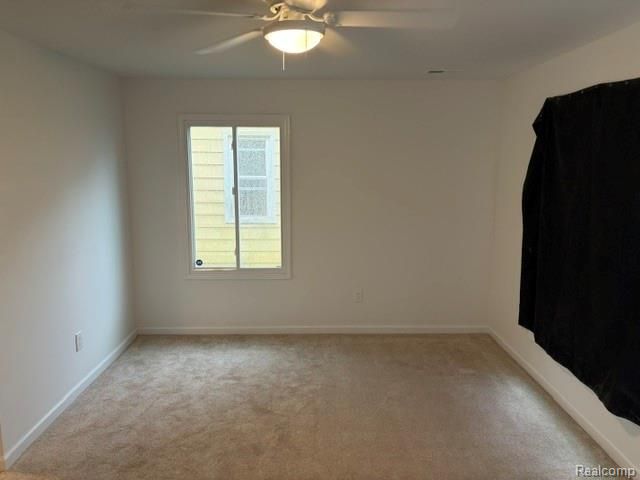 76 E Kalama Avenue, Madison Heights, MI 48071