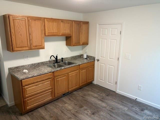 76 E Kalama Avenue, Madison Heights, MI 48071