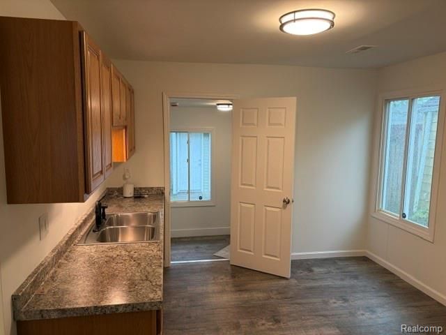 76 E Kalama Avenue, Madison Heights, MI 48071