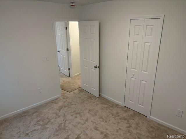 76 E Kalama Avenue, Madison Heights, MI 48071