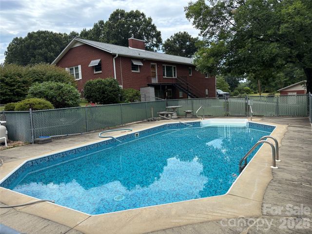 390 Airport Road, Taylorsville, NC 28681