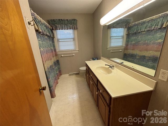 390 Airport Road, Taylorsville, NC 28681