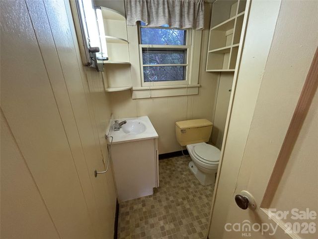 390 Airport Road, Taylorsville, NC 28681